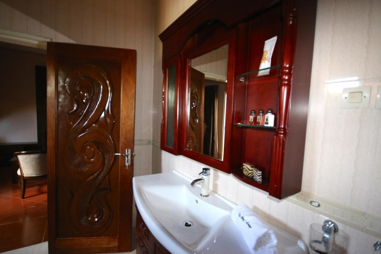 The Big 5 Hotel, Lodge & Camp ลูบุมบาชี ภายนอก รูปภาพ
